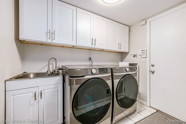 4371 Foxpointe Drive, West Bloomfield, MI 48323