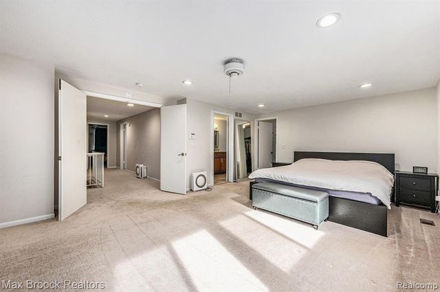 4371 Foxpointe Drive, West Bloomfield, MI 48323