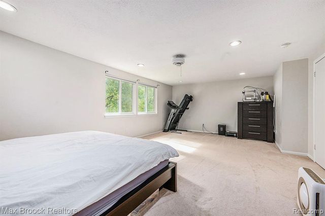 4371 Foxpointe Drive, West Bloomfield, MI 48323