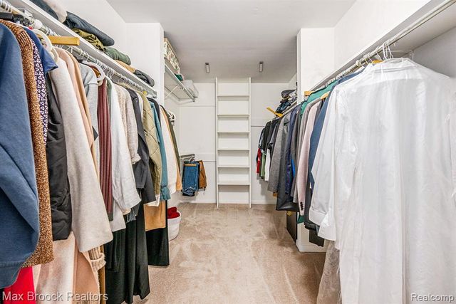 4371 Foxpointe Drive, West Bloomfield, MI 48323