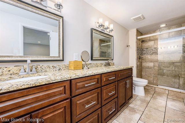 4371 Foxpointe Drive, West Bloomfield, MI 48323