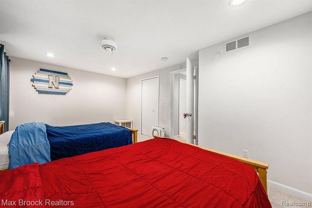 4371 Foxpointe Drive, West Bloomfield, MI 48323