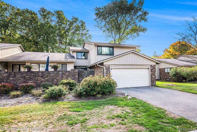4371 Foxpointe Drive, West Bloomfield, MI 48323