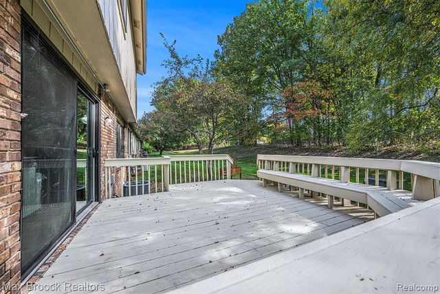 4371 Foxpointe Drive, West Bloomfield, MI 48323