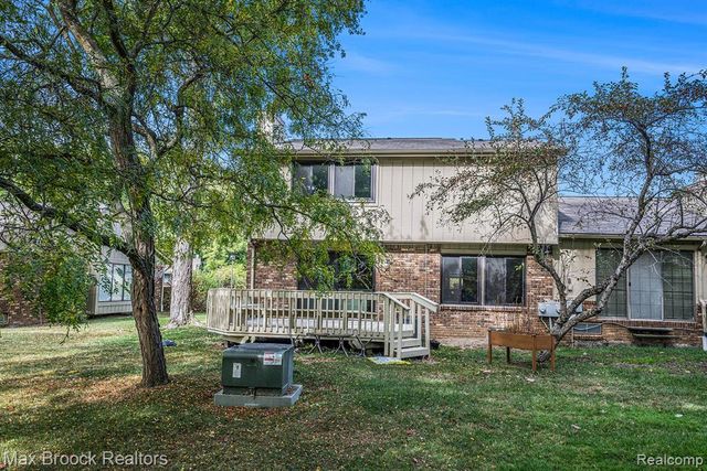 4371 Foxpointe Drive, West Bloomfield, MI 48323