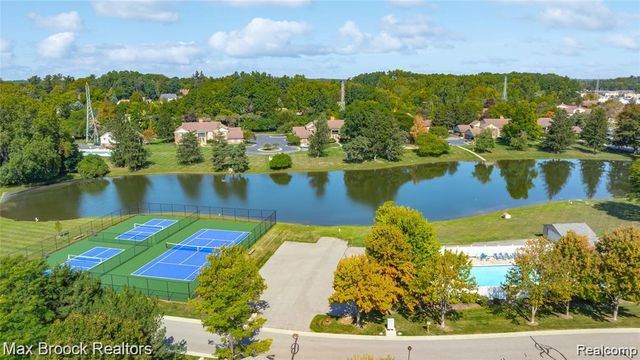 4371 Foxpointe Drive, West Bloomfield, MI 48323