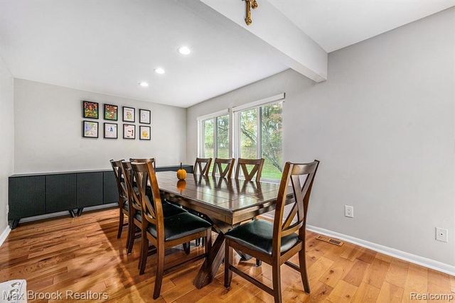 4371 Foxpointe Drive, West Bloomfield, MI 48323