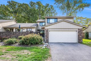 4371 Foxpointe Drive, West Bloomfield, MI 48323