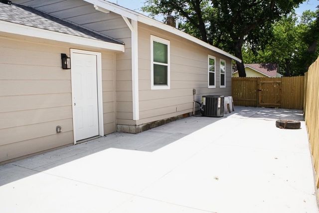 1752 S Market, Wichita, KS 67211