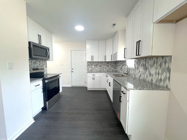 1752 S Market, Wichita, KS 67211