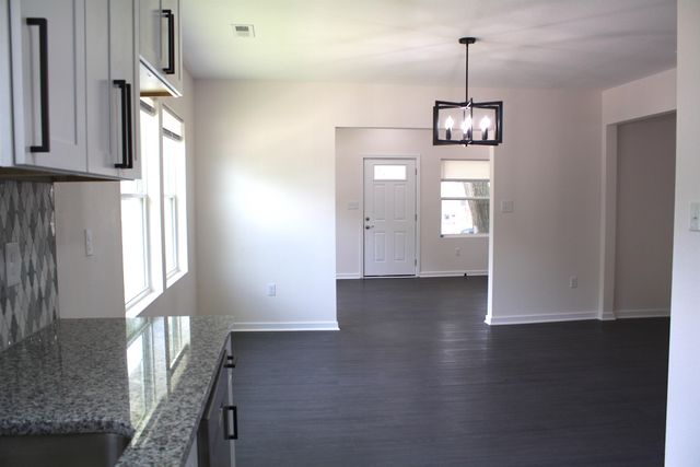 1752 S Market, Wichita, KS 67211