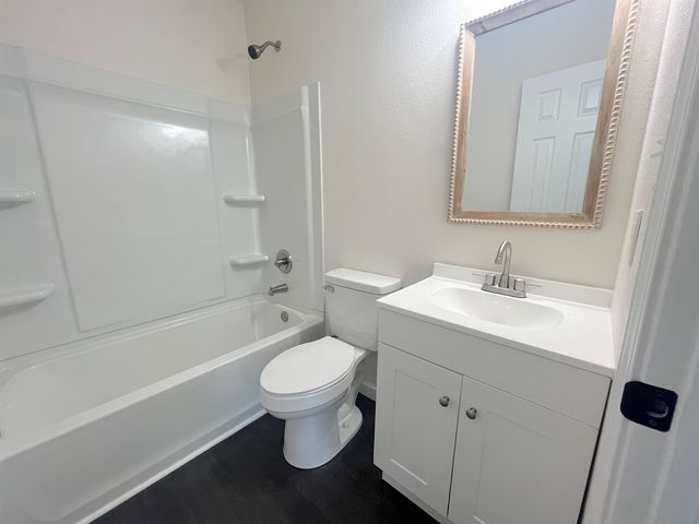 1752 S Market, Wichita, KS 67211