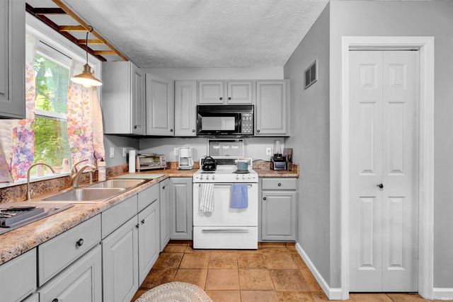 980 S KENRAY LAKE RD, Bedford, IN 47421
