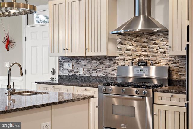11640 GUM POINT RD, Berlin, MD 21811