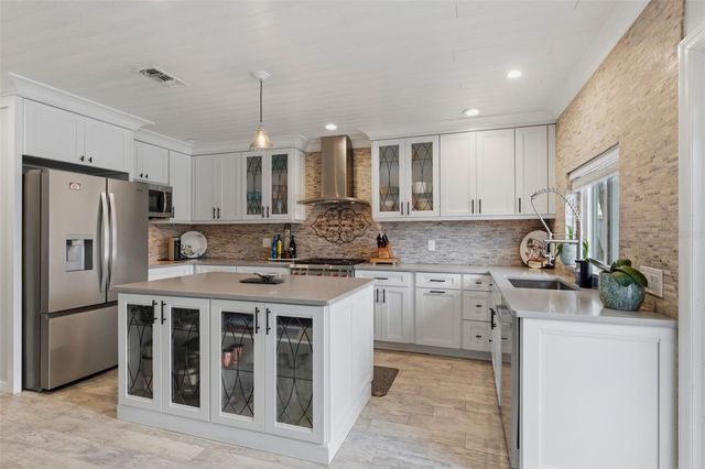 137 12TH STREET E, Tierra Verde, FL 33715