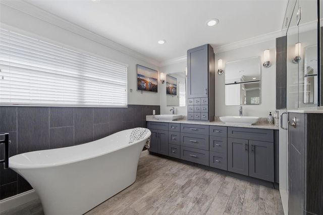 137 12TH STREET E, Tierra Verde, FL 33715