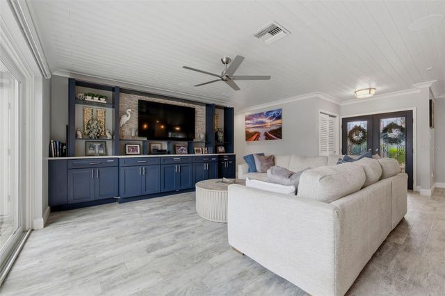 137 12TH STREET E, Tierra Verde, FL 33715