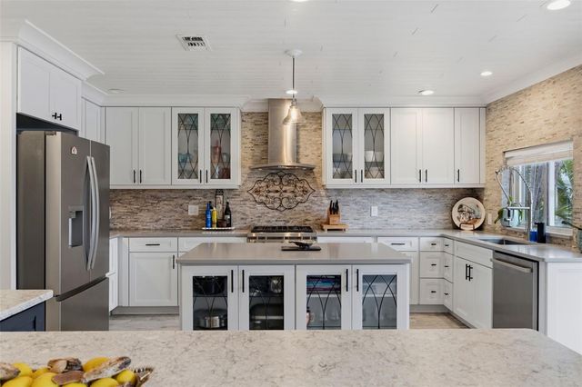 137 12TH STREET E, Tierra Verde, FL 33715