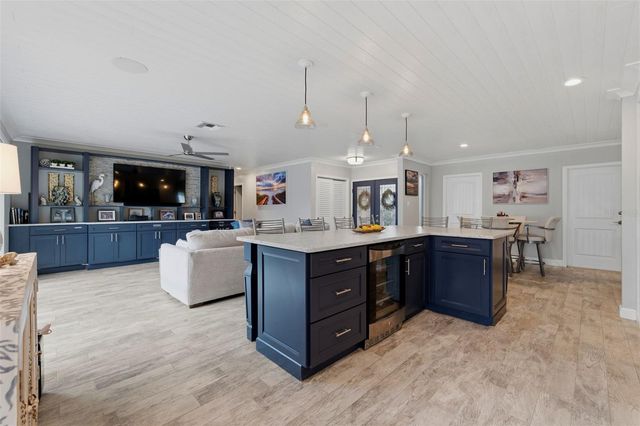 137 12TH STREET E, Tierra Verde, FL 33715