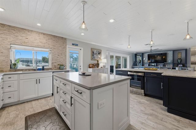 137 12TH STREET E, Tierra Verde, FL 33715