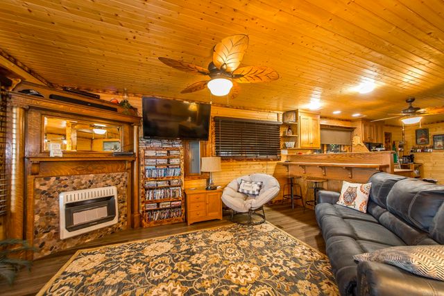 4 Long Hill Rd., Higden, AR 72067