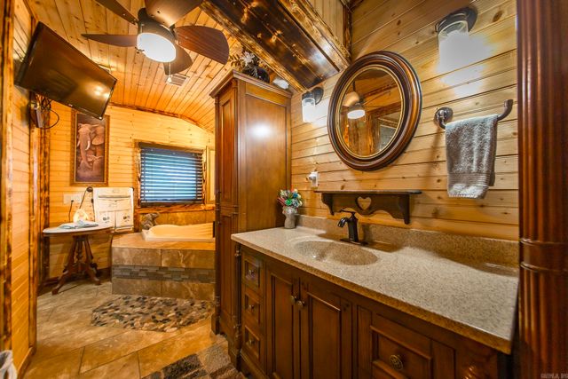 4 Long Hill Rd., Higden, AR 72067