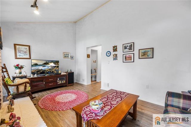 325 Willowbrook Drive, North Brunswick, NJ 08902