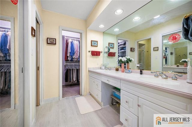 325 Willowbrook Drive, North Brunswick, NJ 08902