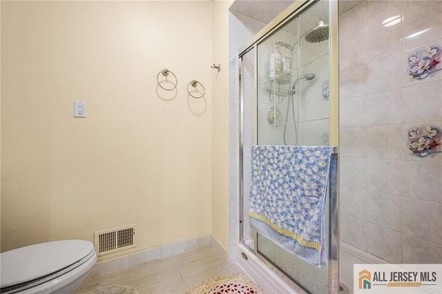 325 Willowbrook Drive, North Brunswick, NJ 08902