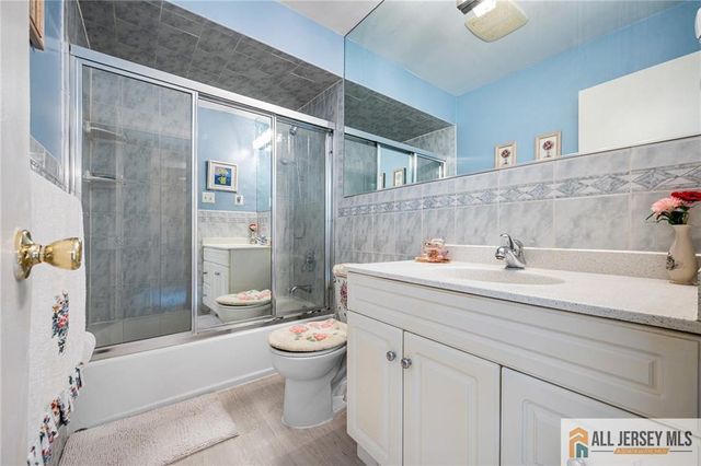 325 Willowbrook Drive, North Brunswick, NJ 08902