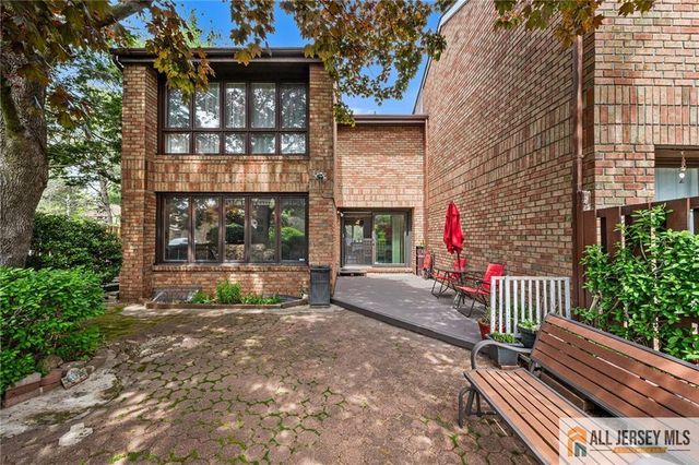 325 Willowbrook Drive, North Brunswick, NJ 08902