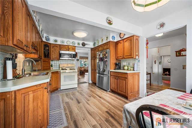 325 Willowbrook Drive, North Brunswick, NJ 08902