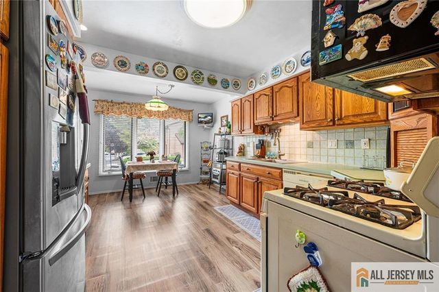 325 Willowbrook Drive, North Brunswick, NJ 08902