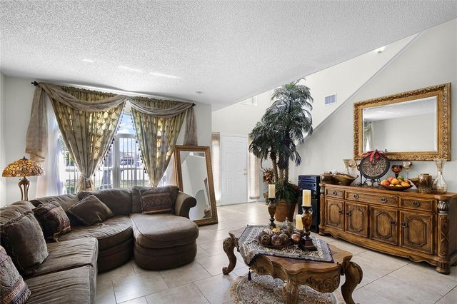 1907 LAKEVIEW WAY, Kissimmee, FL 34759