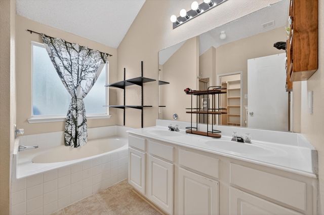 1001 Ridge Top Drive, Burleson, TX 76028