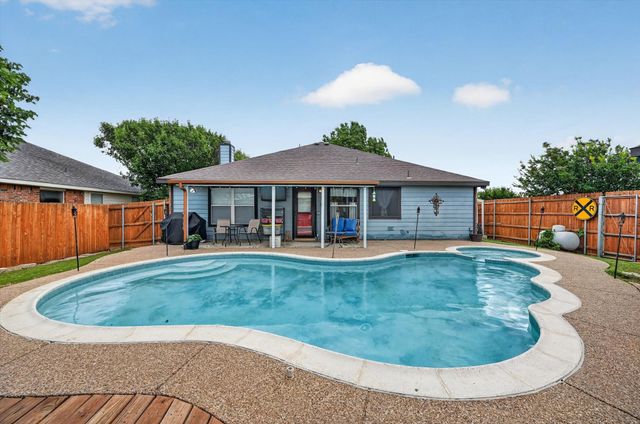 1001 Ridge Top Drive, Burleson, TX 76028