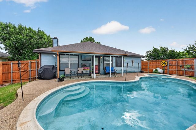 1001 Ridge Top Drive, Burleson, TX 76028