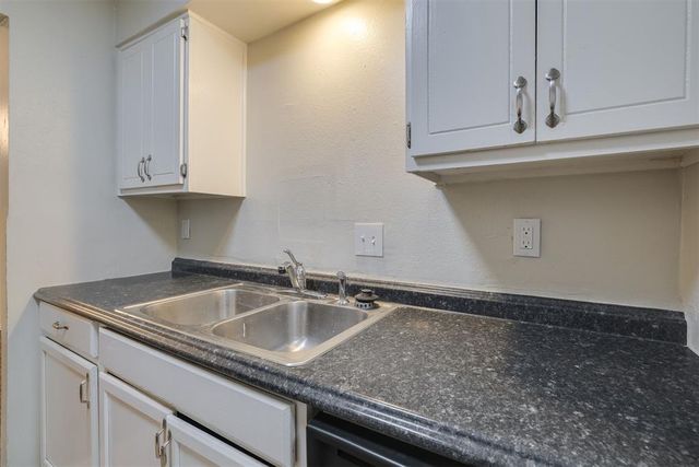 2628 N Ann Arbor Avenue 102, Oklahoma City, OK 73127