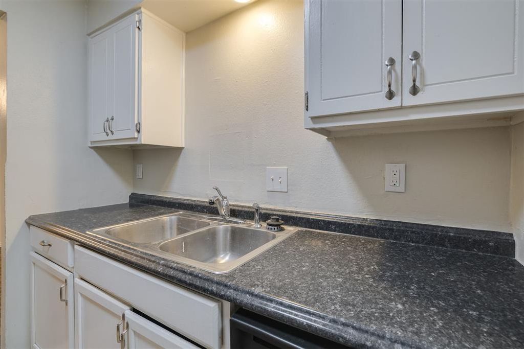 Image 15 of property listing at 2628 N Ann Arbor Avenue 102, Oklahoma City, OK 73127