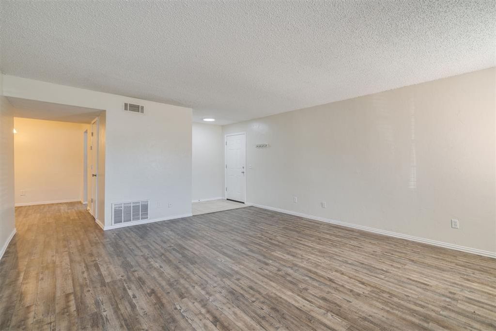 Image 8 of property listing at 2628 N Ann Arbor Avenue 102, Oklahoma City, OK 73127