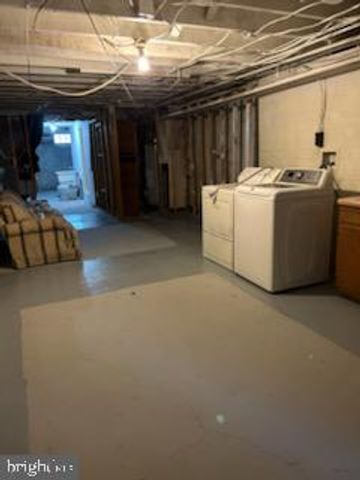 216 WASHBURN AVE, Baltimore, MD 21225