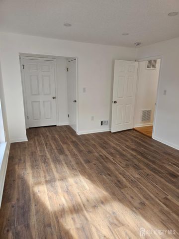 21 Brighton Way, North Brunswick, NJ 08902