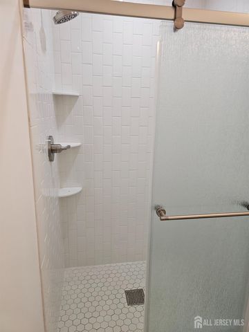 21 Brighton Way, North Brunswick, NJ 08902