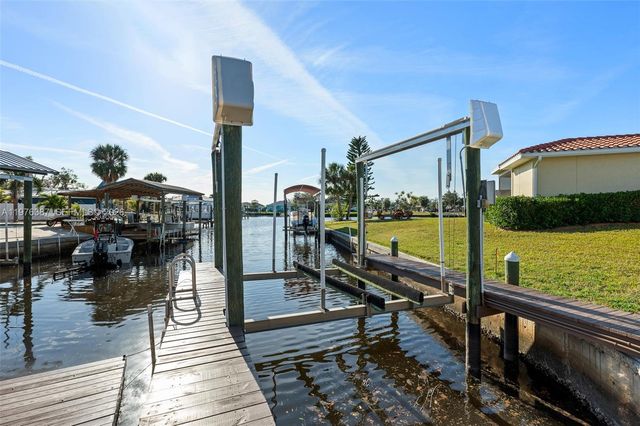 105 12th St SW, Other City - In The State Of Florida, FL 33570
