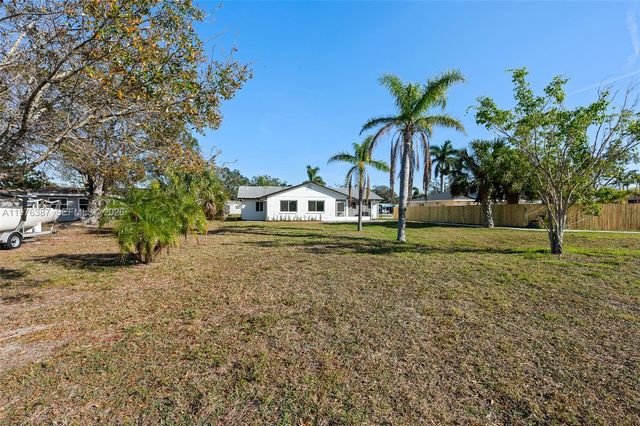 105 12th St SW, Other City - In The State Of Florida, FL 33570