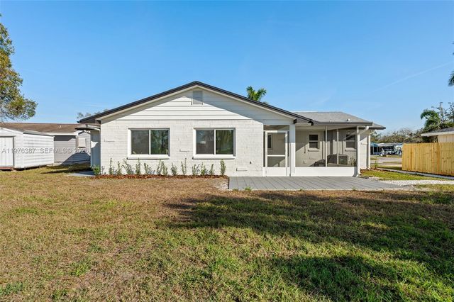 105 12th St SW, Other City - In The State Of Florida, FL 33570