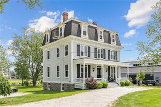 2951 East Main Road 4, Portsmouth, RI 02871