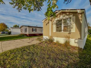 38086 Saint Tropez Drive, Clinton Township, MI 48038