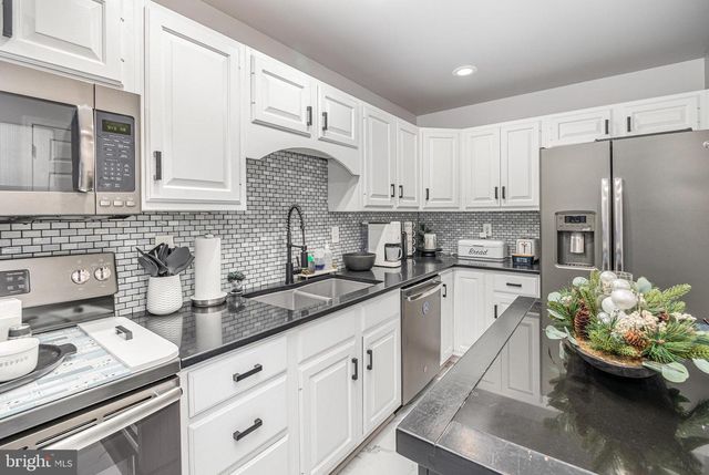 7711 J L MOYER CT, Harrisburg, PA 17112