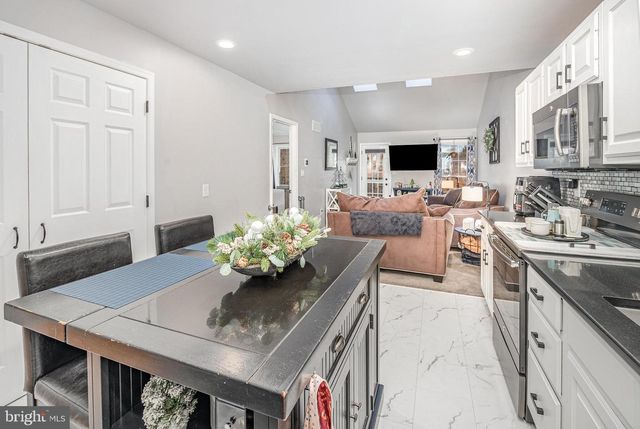 7711 J L MOYER CT, Harrisburg, PA 17112